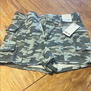 L NWT Rachel Paige Women's Camo Cargo Shorts